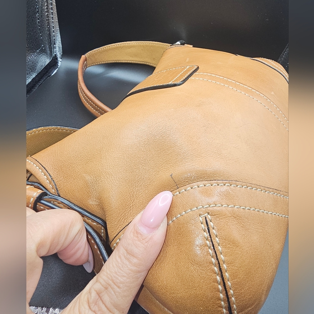 Vintage Coach Soho Flap leather shoulder bag in a British Tan color. - Picture 6 of 15
